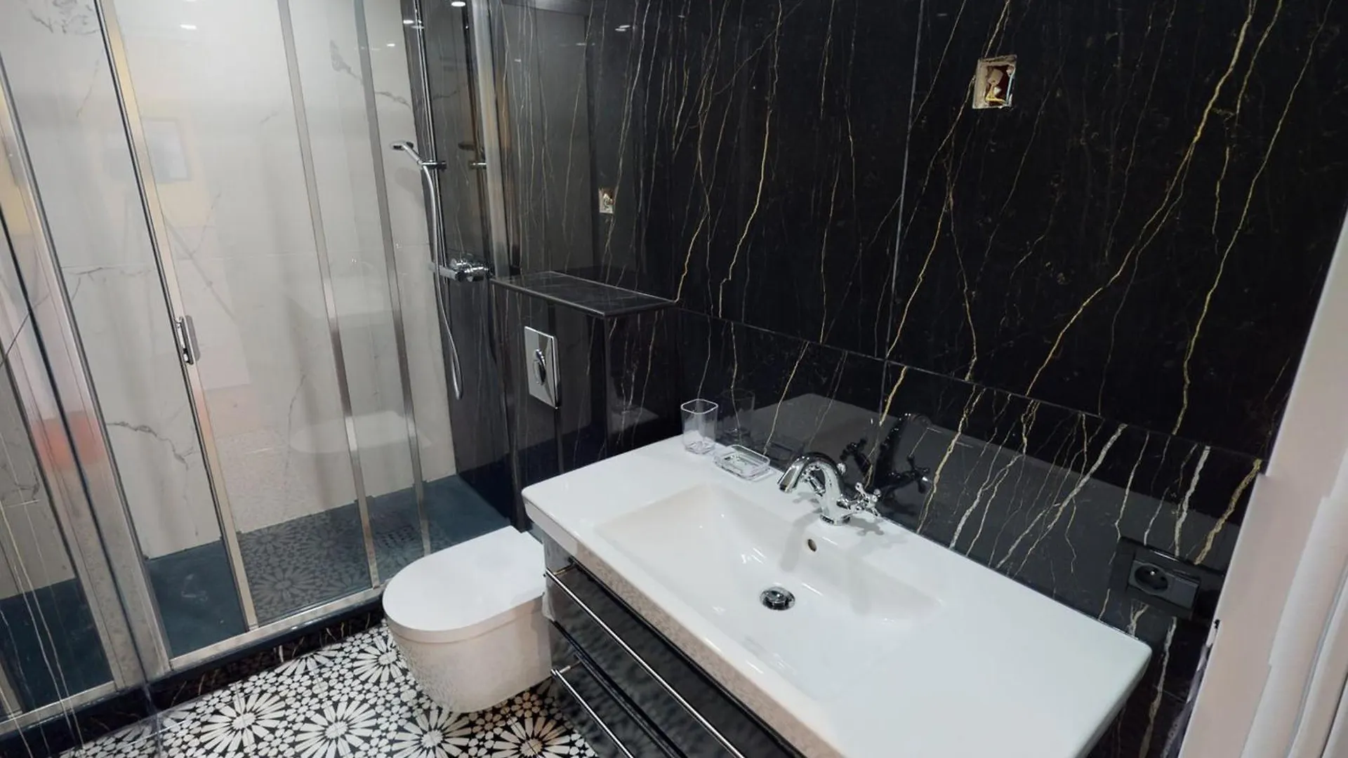 Lejlighed Joli Studio Mezzanine, Proche Plages, Wifi Et Animaux Admis - Fr-1-196-289 Menton Frankrig